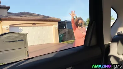 Sara Knows How To Tip