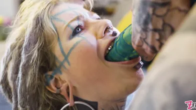 Burlesque Tattoo Beauty Gives Anal Fuck With Strap-on