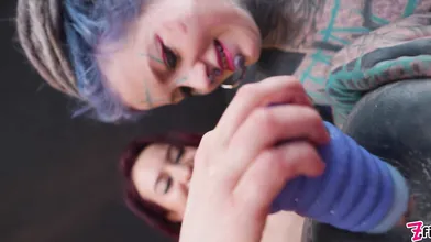 Anuskatzz, Missflora, and Lilylu have some cosplay anal fisting fun