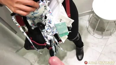 Changingroom Blowjob Fun