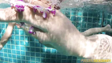 Poolside Twins Threesome