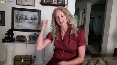 Sexy American housewife gets her pussy all wet