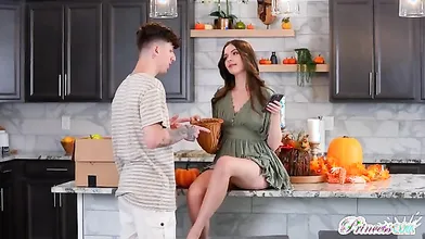 Stepsisters Pussy Is A Cornucopia Of Fun - S11:E7