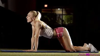 Hot Yoga - S1:E9