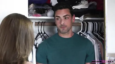 This Is Awkward - S4:E1