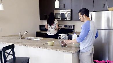 Family Breakfast - S4:E5