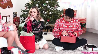 Getting Merry In Front Of Stepmom - S36:E2