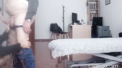 Vicenta la viuda culona follada por un cliente jubilado dejandola preñada