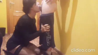 Vicenta Pardo casada mamando al marido de su vecina alimentadose con su leche cuando