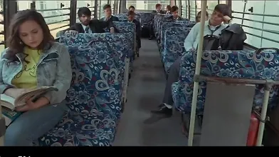 BUS ME RAVI NE CHALAI JOYTI KI CHUT ME UGLY