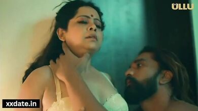 POOJA KI MUMMY KE SATH BOYFRIEND NE KI CHUDAI POOJA GYI THI BAHAR_1.