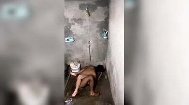 Pakistani Ladke Ne Padosi Ki Ladki Ko Bathroom Me Bandh Kr Choda - Indian Desi Hindi Sex MMS Videos Leaked Viral Adult Porn