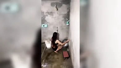 Pakistani Ladke Ne Padosi Ki Ladki Ko Bathroom Me Bandh Kr Choda - Indian Desi Hindi Sex MMS Videos Leaked Viral Adult Porn