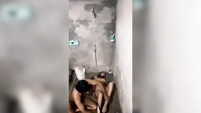Pakistani Ladke Ne Padosi Ki Ladki Ko Bathroom Me Bandh Kr Choda - Indian Desi Hindi Sex MMS Videos Leaked Viral Adult Porn