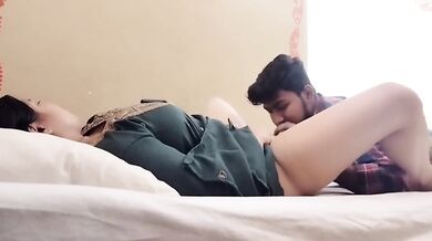 Desi Bhabhi Sex With Young Lover In Oyo