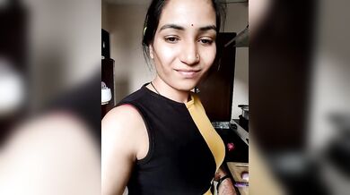 DESI BHABHI IN SAREE SEXY