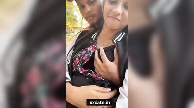 Chapri Boy Pressing Boobs Of Beautiful GirlFriend In Public Park Jaipur Viral Xxx.