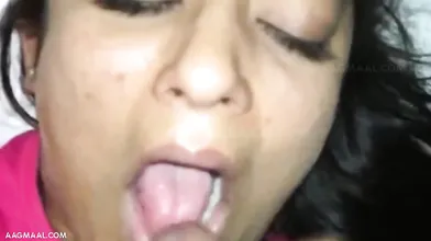 HInDI BLowJoB Indian Couple Cumshots