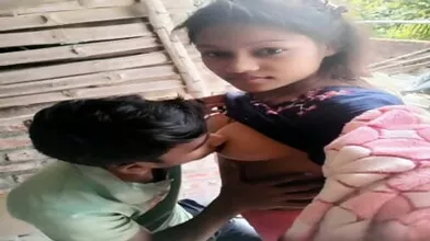 Desi Young Slim Gf Nude Pics & Video Leaked By Her Lover After Breakup????????????