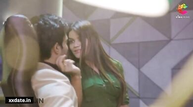 BOSS NE OFFICE ME RIYA KO LUND CHUSAYA - Ko