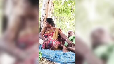 Hindi PublicPlace Telugu Mature Paid Bhabhi Giving Handjob And Fucking In Outdoor With Short Man (Viral MMS)
