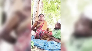 Hindi PublicPlace Telugu Mature Paid Bhabhi Giving Handjob And Fucking In Outdoor With Short Man (Viral MMS)