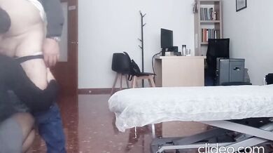 Vicenta casada prostituyendose follando con un viejo gordo dejandola preñada