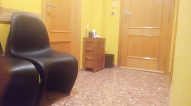 Vicenta casada prostituyendose mamando el pollon de un cliente alimentandose de leche
