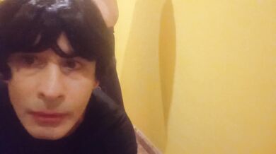 Vicenta casada prostituyendose mamando el pollon de un cliente alimentandose de leche