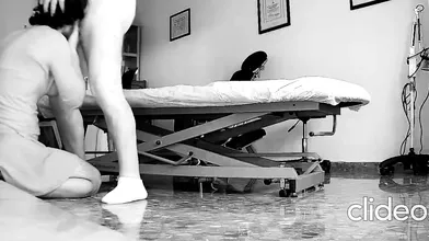 Vicenta la masajista puta censored por su cliente jubilado con un dildo gigante